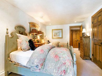 Vail vacation Home Sleeps Ten Guests.